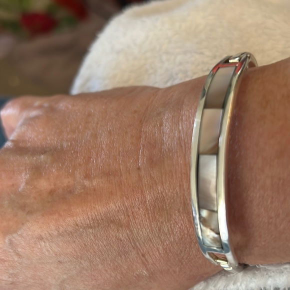 Jewelry - Lovely 925 Silver Bracelet With Mother Of Pearl